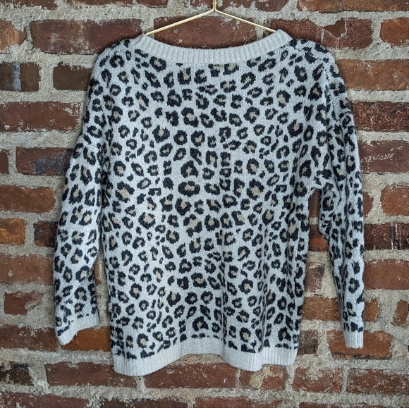Gap Medium Off White & Black Leopard Print Crew Neck Pullover Sweater - Picture 5 of 8